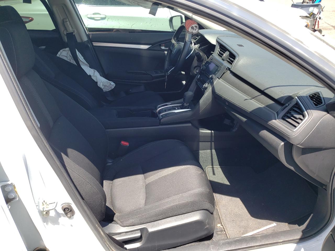 Photo 5 from auction – 2019 HONDA CIVIC LX with VIN 2HGFC2F61KH589388