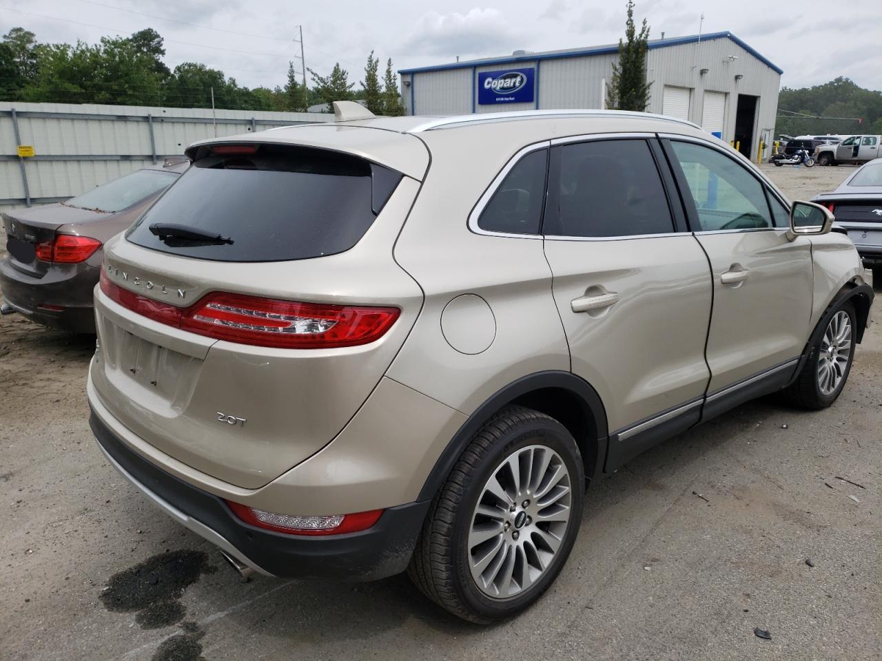 Photo 4 from auction – 2017 LINCOLN MKC RESERV with VIN 5LMCJ3C96HUL16022