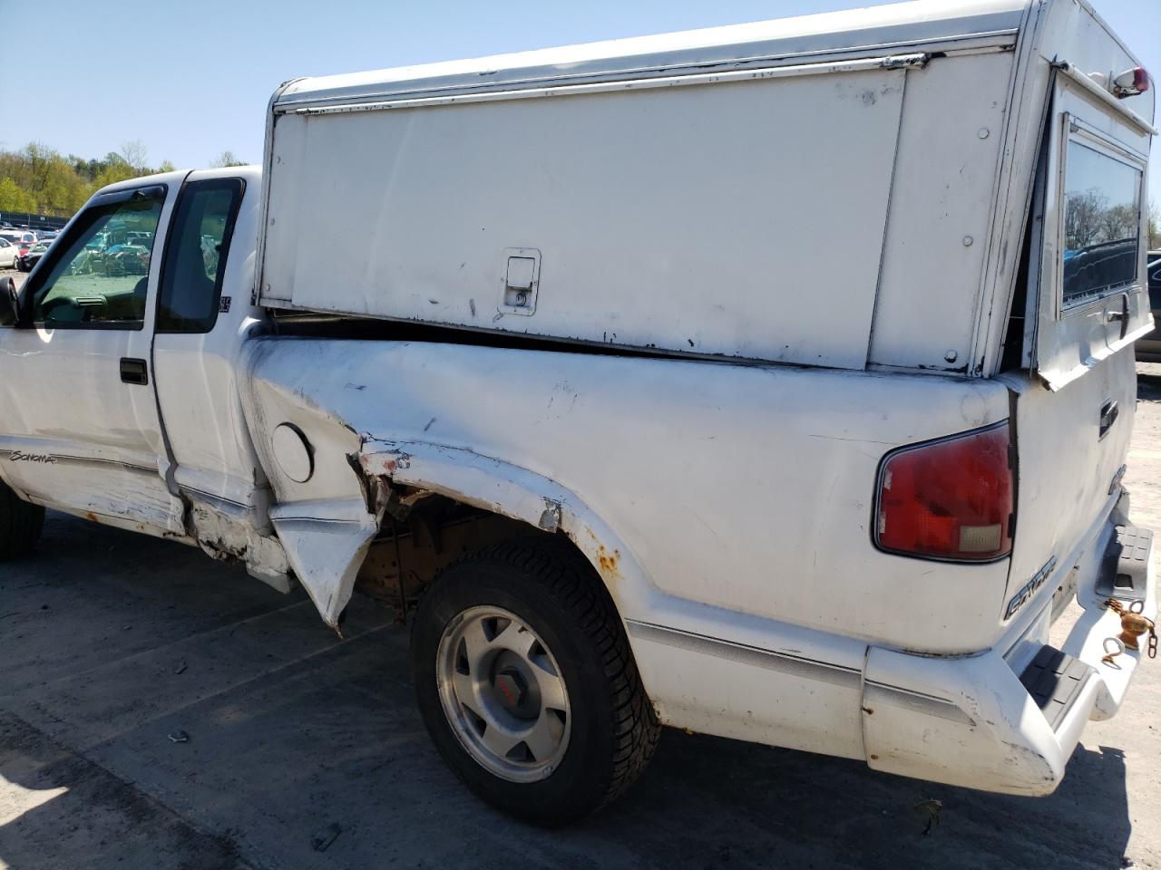 Photo 9 from auction – 1995 GMC SONOMA with VIN 1GTCS1943SK536192