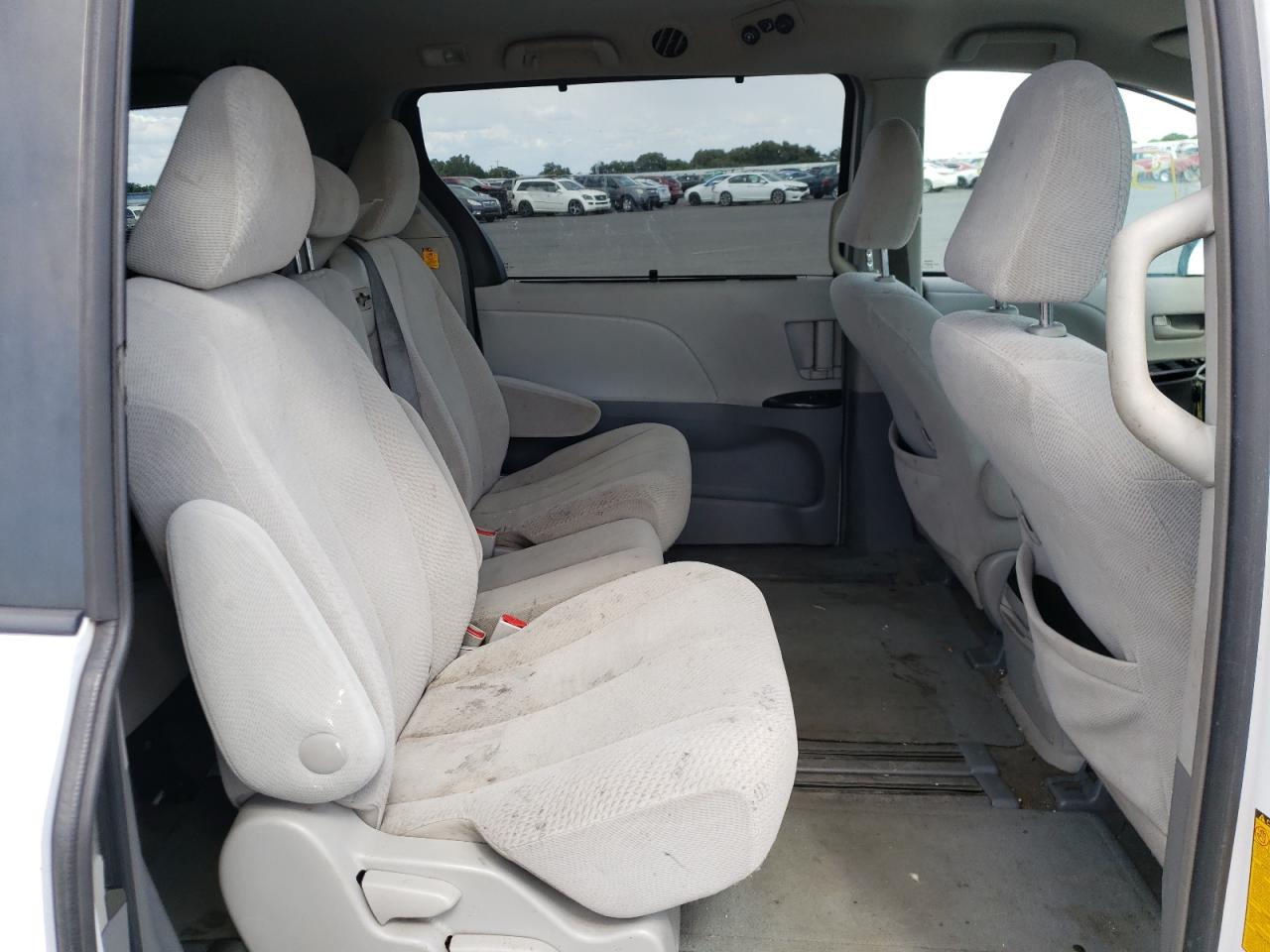Photo 6 from auction – 2012 TOYOTA SIENNA LE with VIN 5TDKK3DC3CS253842