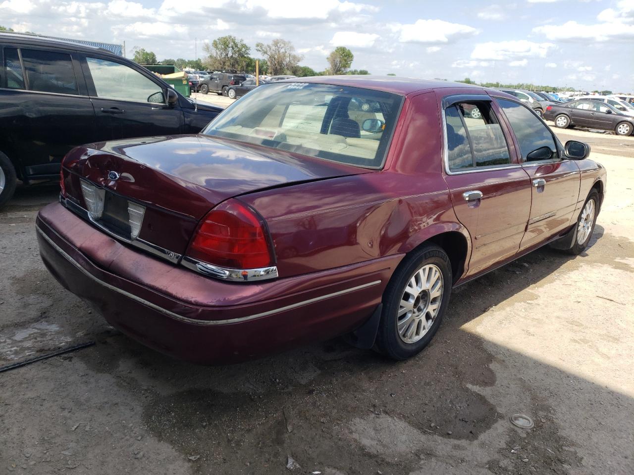 Photo 4 from auction – 2004 FORD CROWN VICT with VIN 2FAFP74W74X110506