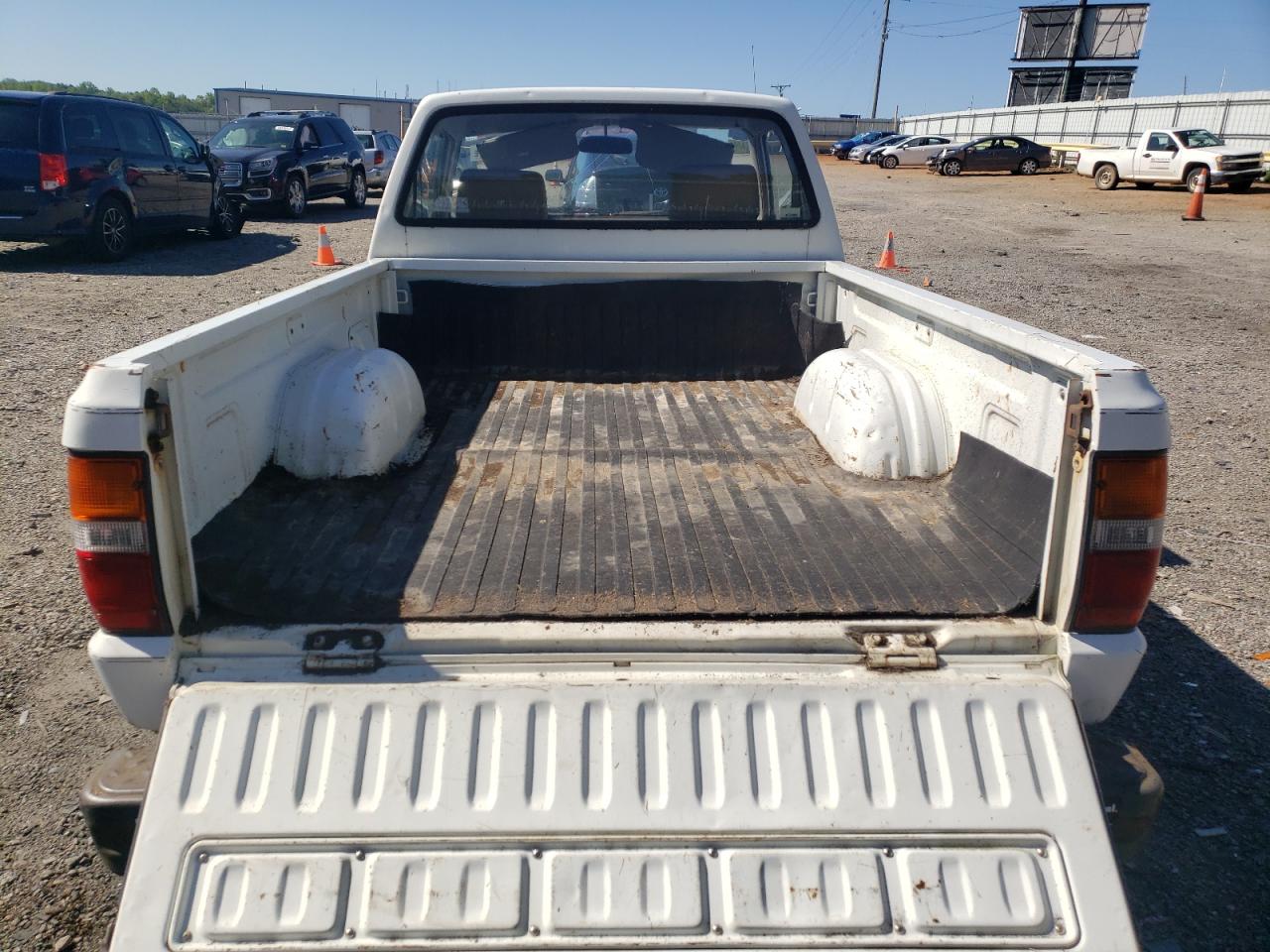 Photo 6 from auction – 1987 DODGE RAM 50 with VIN JB7FL24D6HP019956