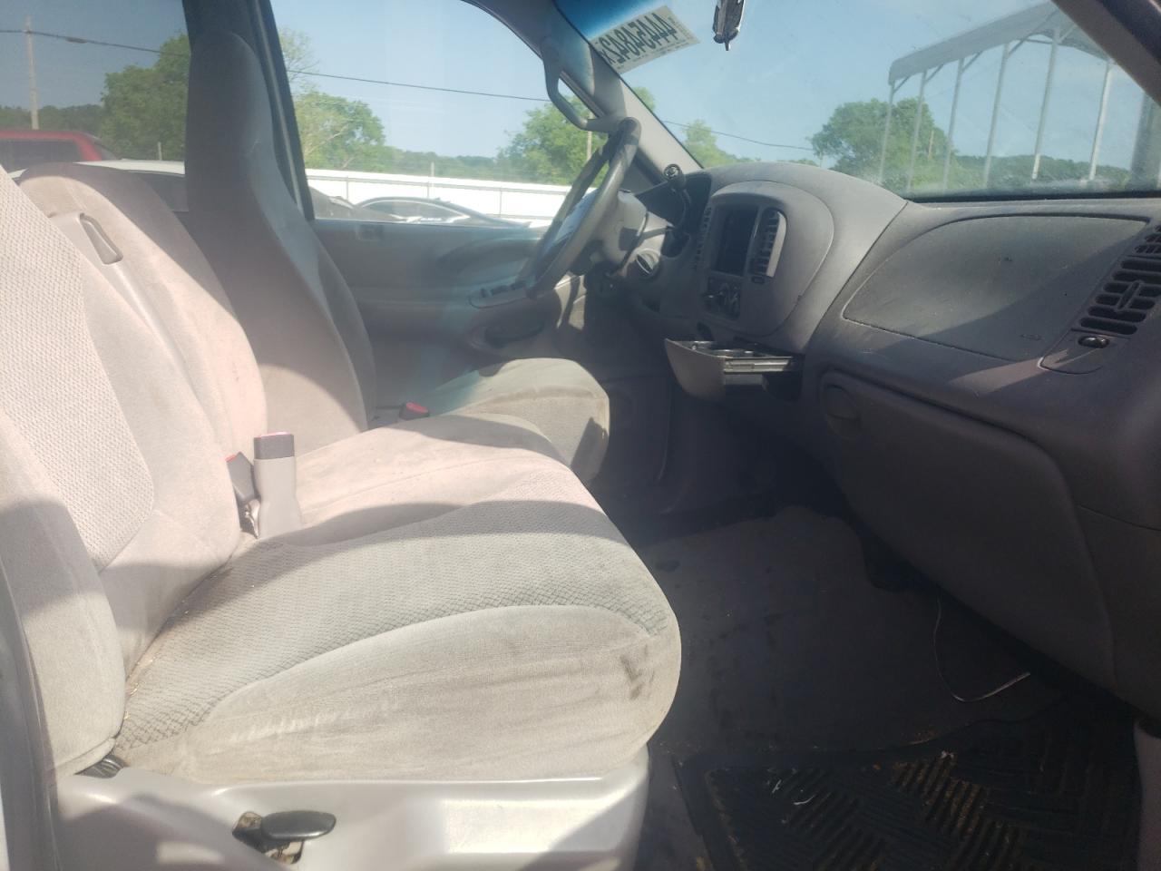 Photo 5 from auction – 2000 FORD EXPEDITION with VIN 1FMRU1561YLA95382