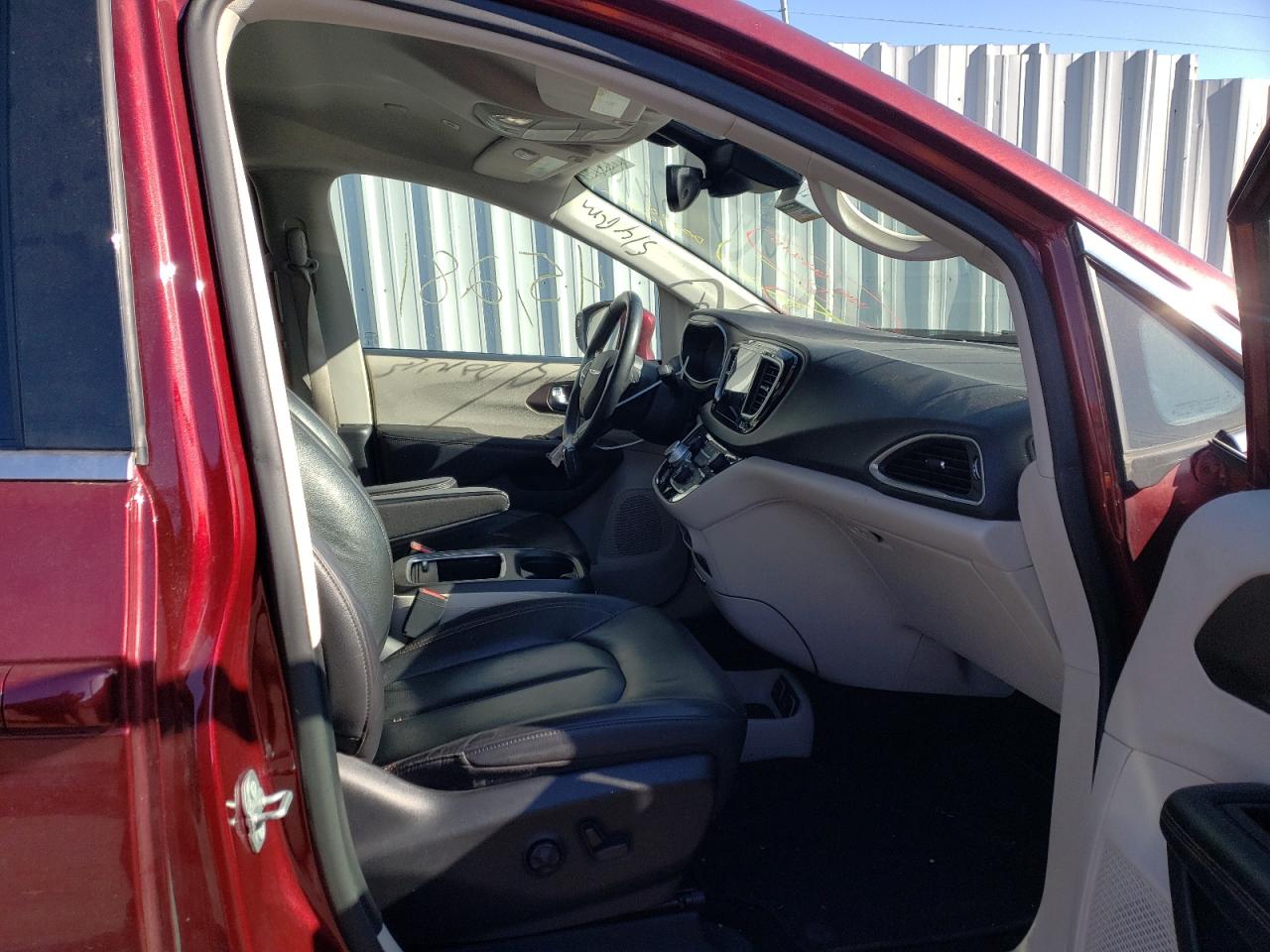 Photo 5 from auction – 2018 CHRYSLER PACIFICA T with VIN 2C4RC1EG5JR197667