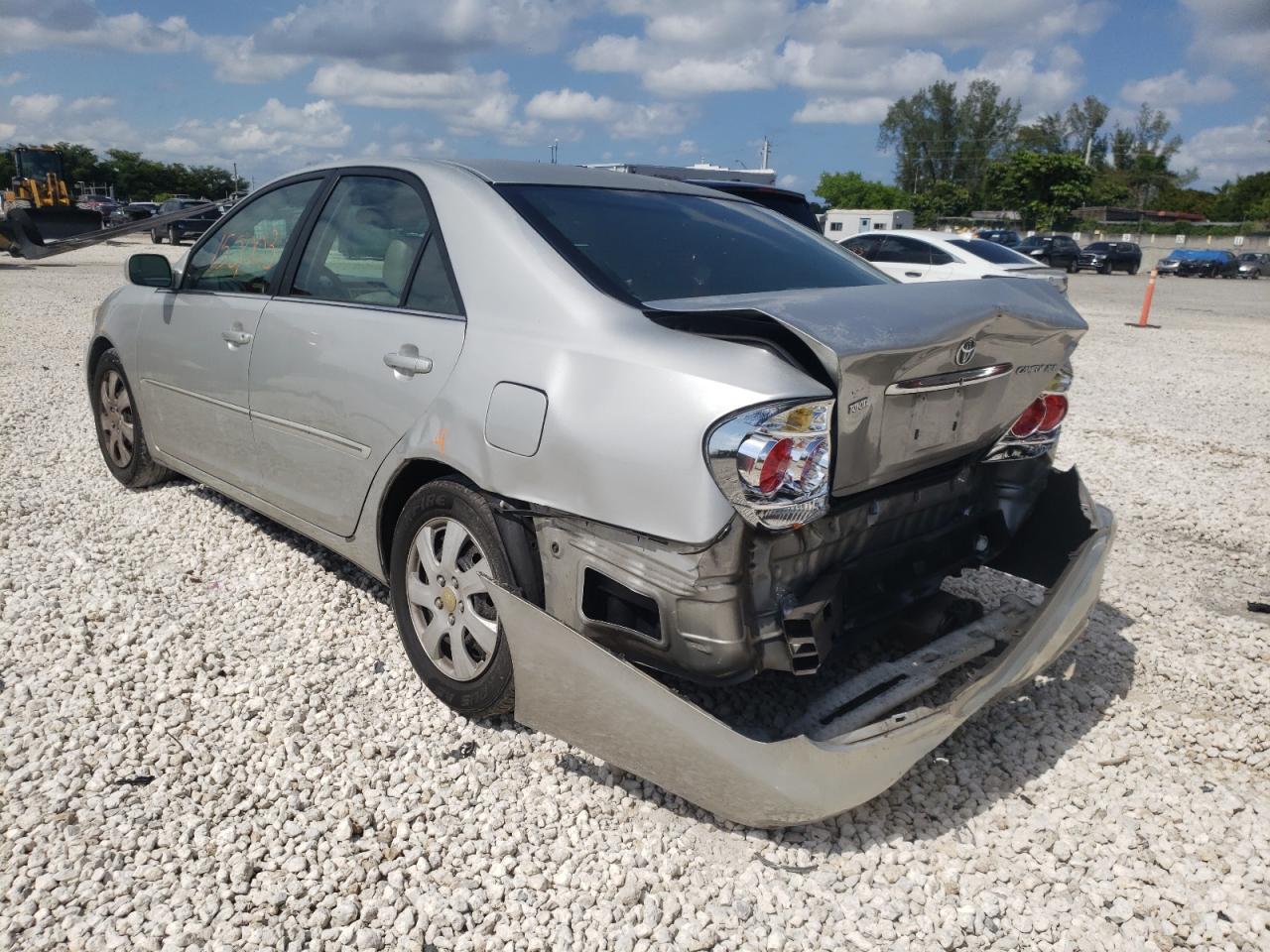 Photo 3 from auction – 2005 TOYOTA CAMRY LE with VIN 4T1BE32K15U070872