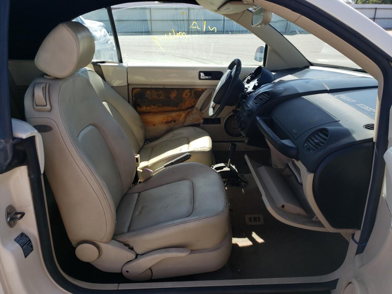 Photo 5 from auction – 2004 VOLKSWAGEN NEW BEETLE with VIN 3VWCD31Y74M337529