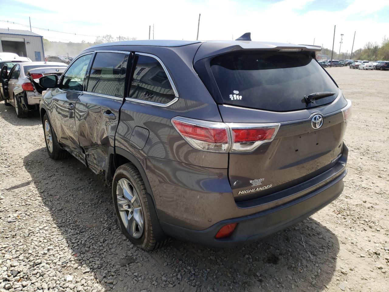 Photo 3 from auction – 2015 TOYOTA HIGHLANDER with VIN 5TDDKRFHXFS117507