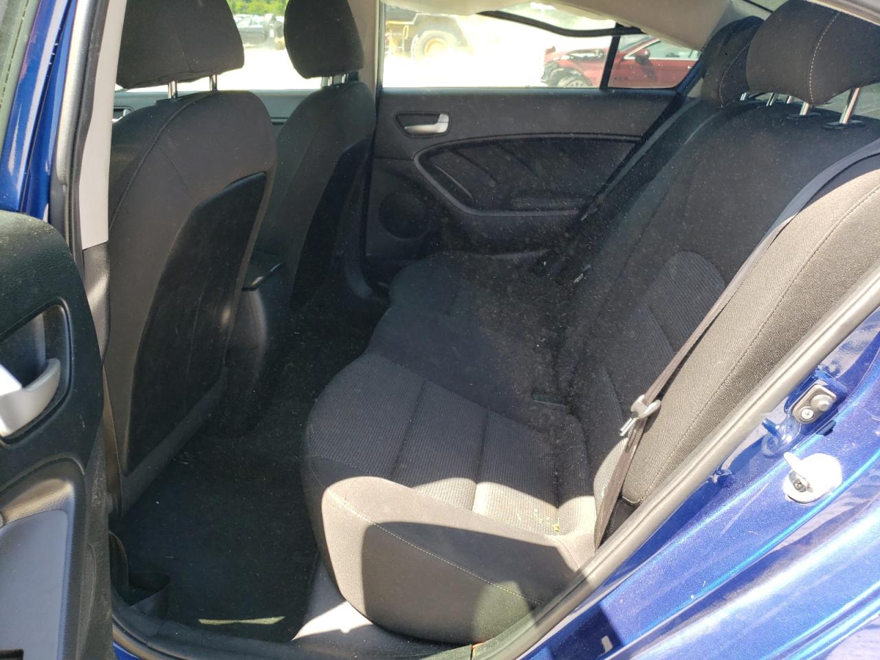 Photo 6 from auction – 2017 KIA FORTE LX with VIN 3KPFK4A79HE011248