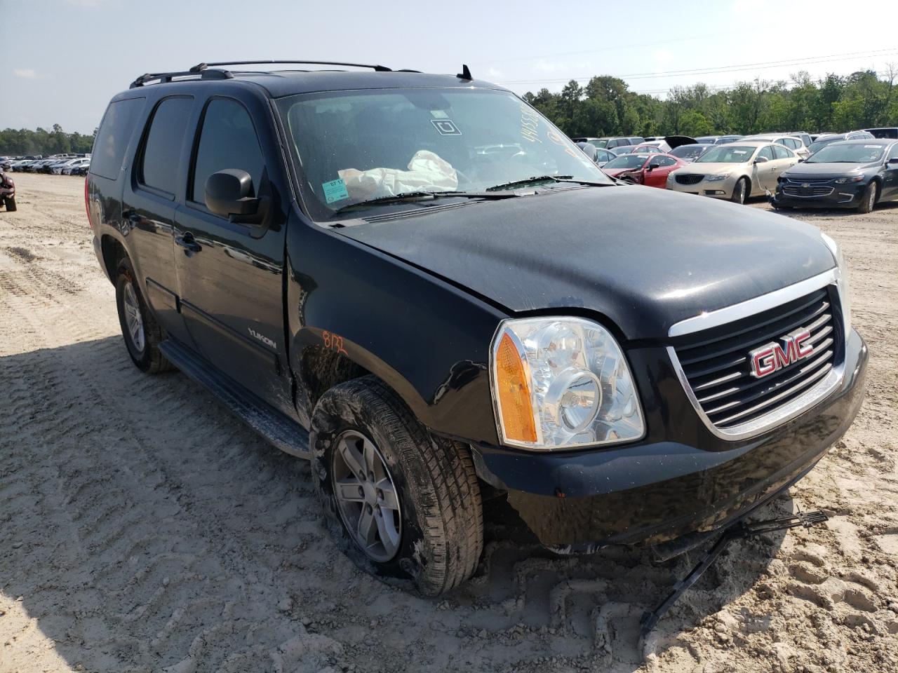 GMC YUKON SLT 2014 with VIN 1GKS1CE09ER245967 - Photo from auction