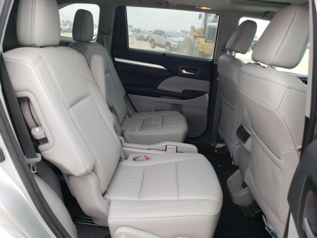 Photo 6 from auction – 2018 TOYOTA HIGHLANDER with VIN 5TDKZRFH6JS532139