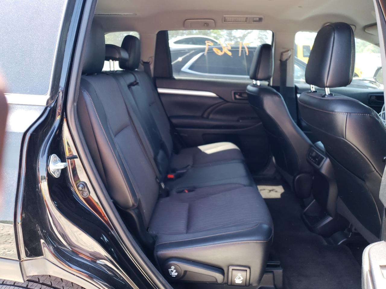 Photo 6 from auction – 2017 TOYOTA HIGHLANDER with VIN 5TDZZRFH0HS217877