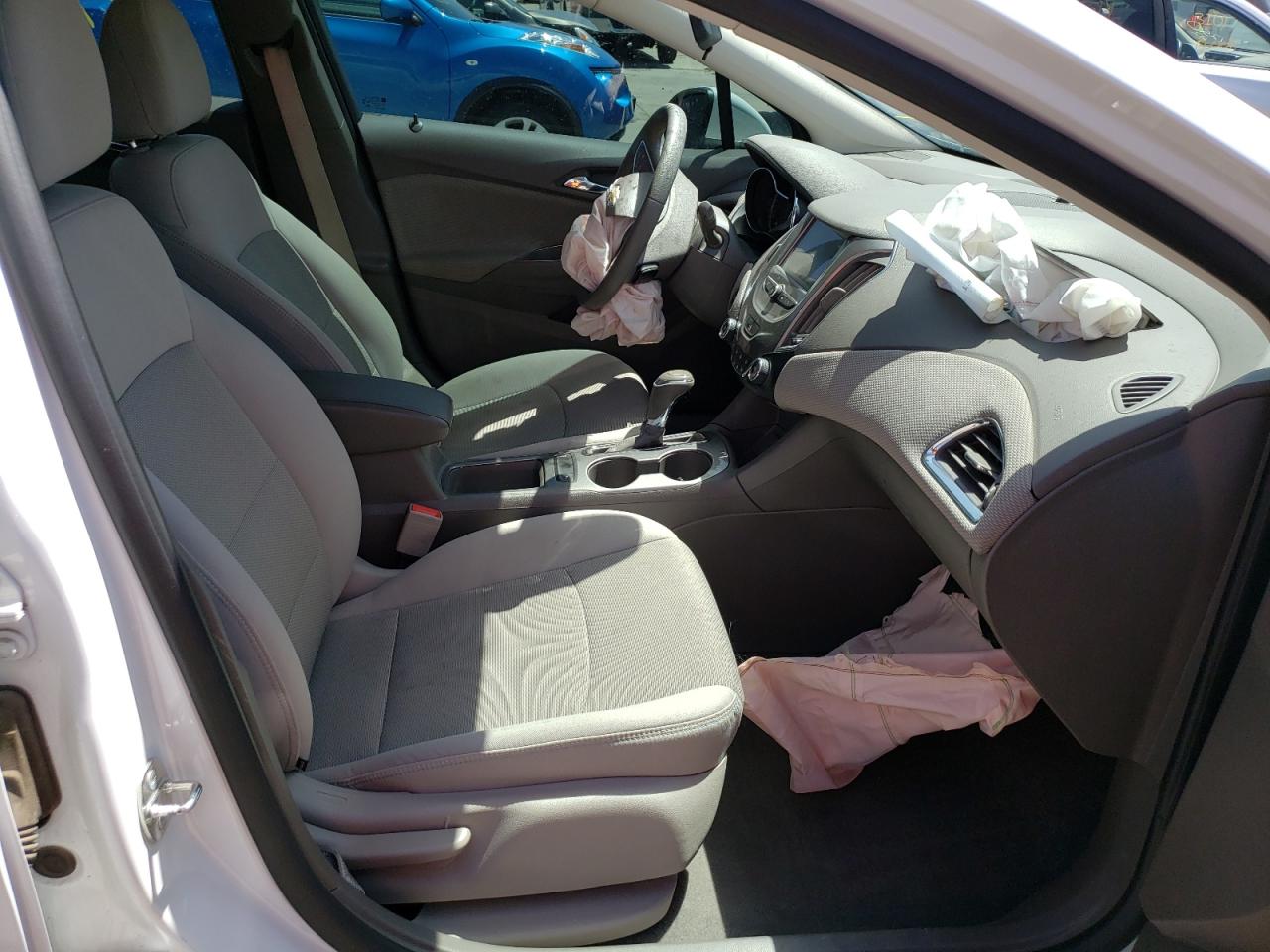 Photo 5 from auction – 2017 CHEVROLET CRUZE LT with VIN 3G1BE6SM8HS587977