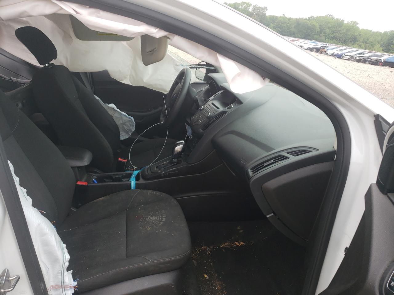Photo 5 from auction – 2016 FORD FOCUS SE with VIN 1FADP3F21GL296653