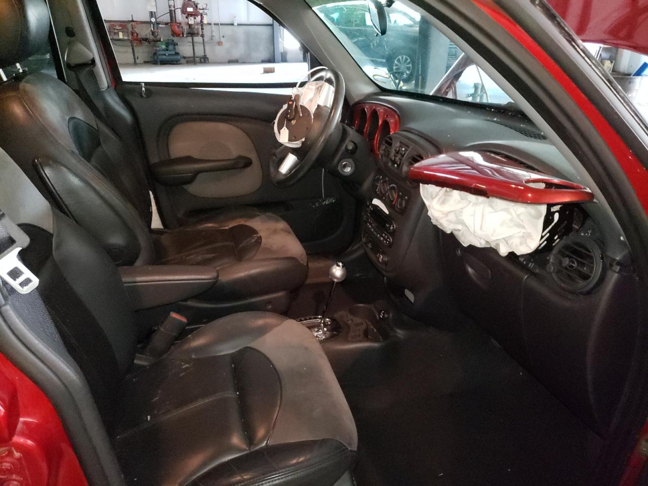 Photo 5 from auction – 2004 CHRYSLER PT CRUISER with VIN 3C8FY68834T229215