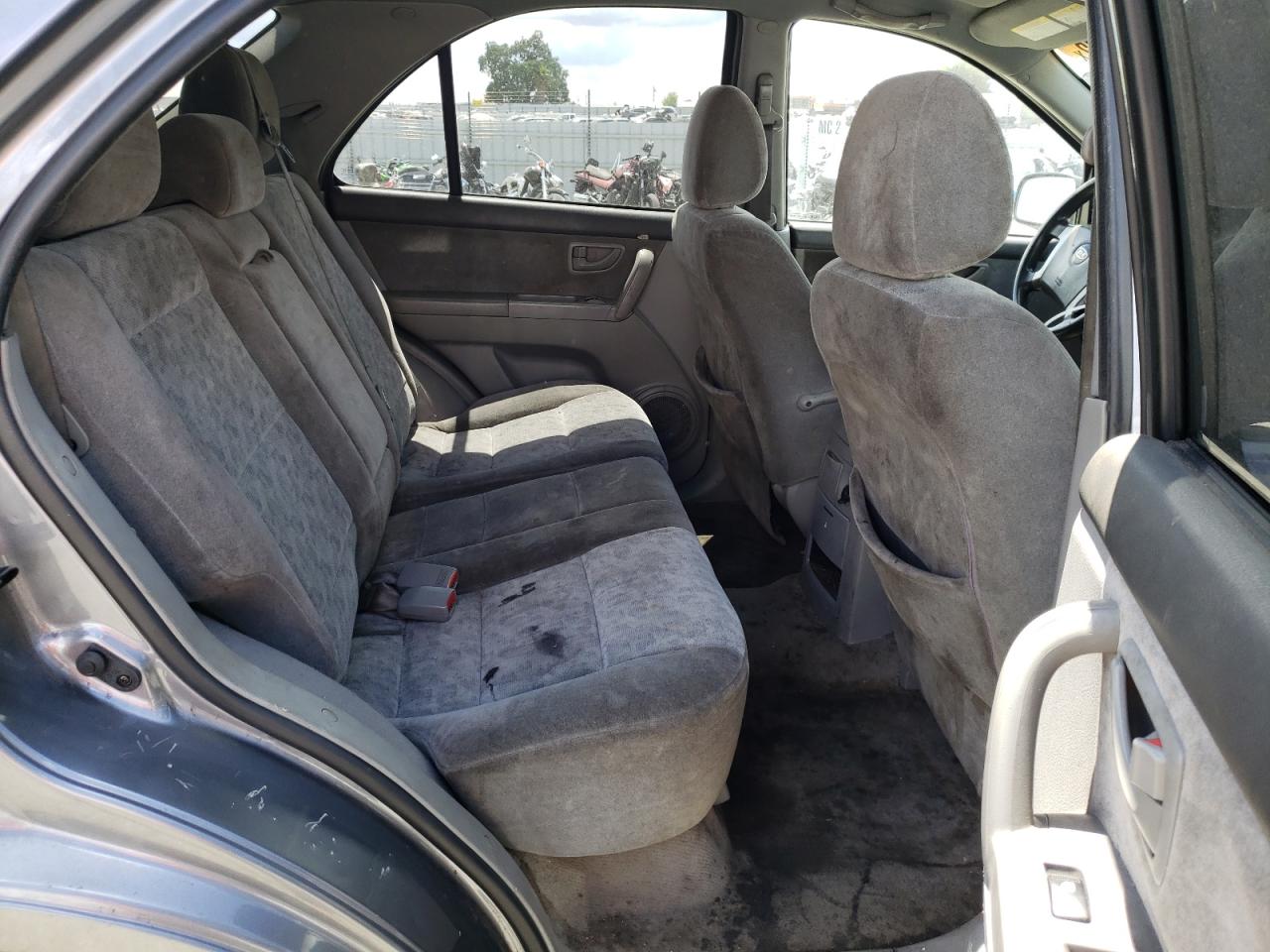 Photo 6 from auction – 2006 KIA SORENTO EX with VIN KNDJD733665542836