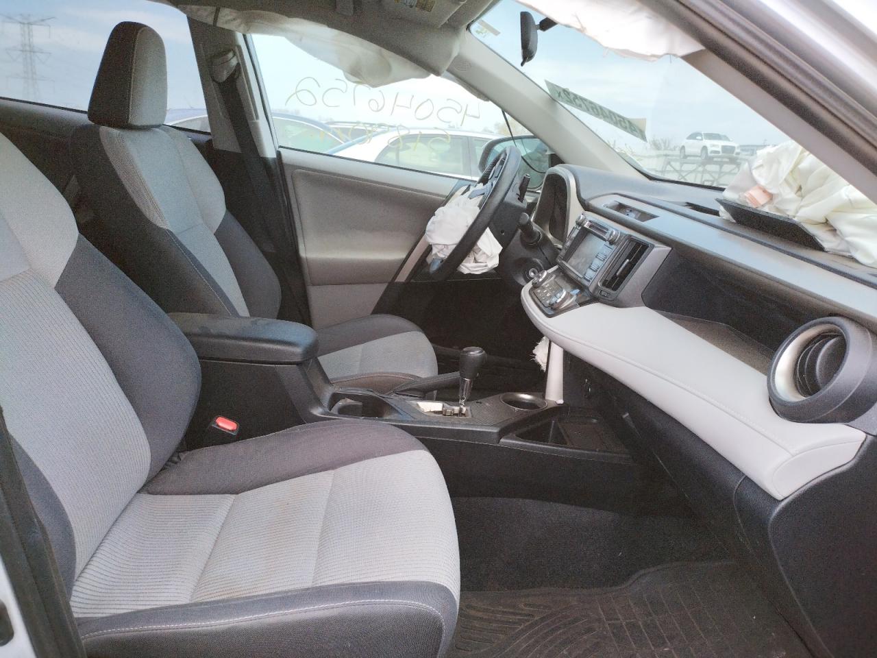 Photo 5 from auction – 2013 TOYOTA RAV4 XLE with VIN 2T3RFREV6DW118408