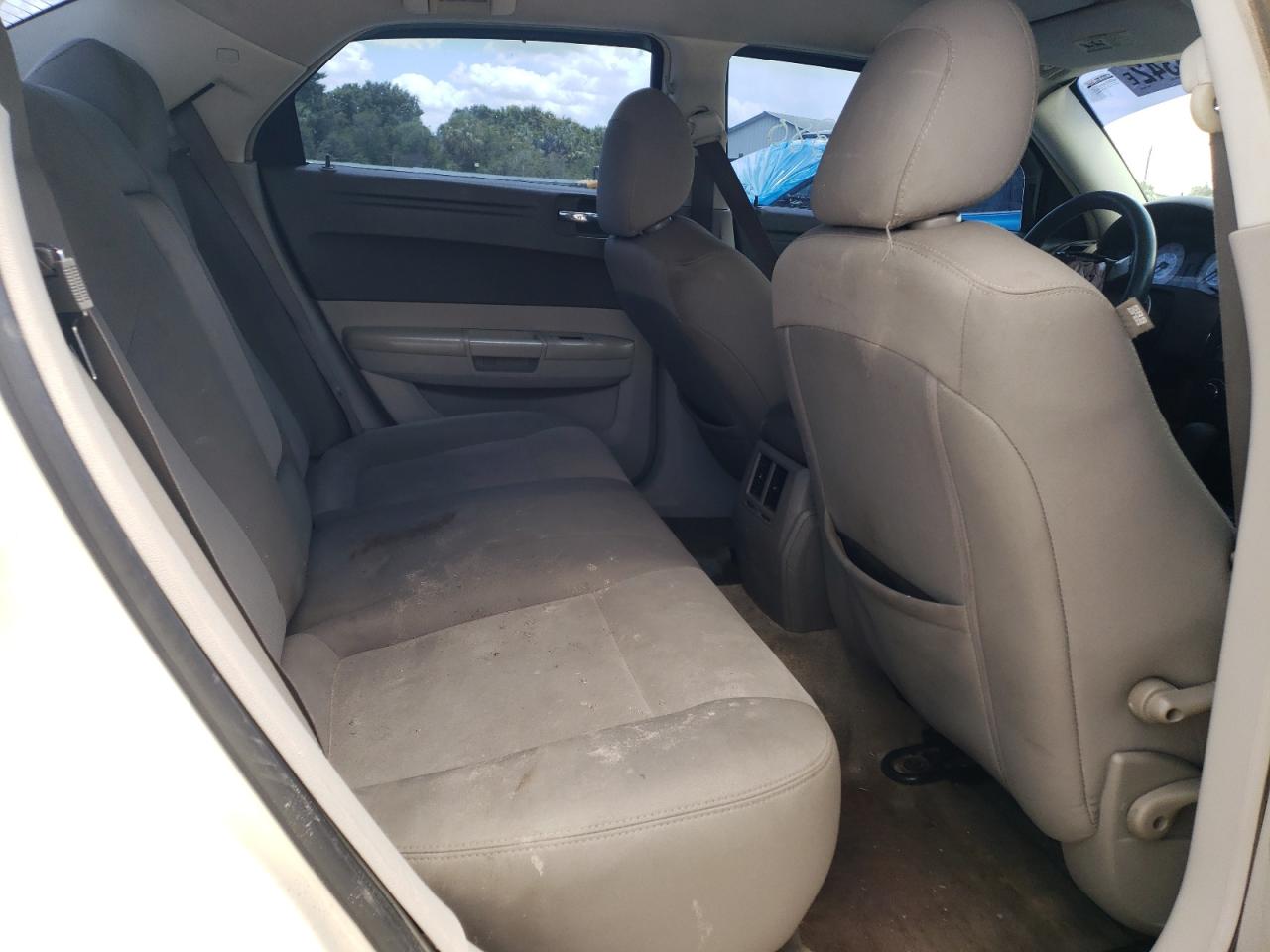 Photo 6 from auction – 2008 CHRYSLER 300 LX with VIN 2C3LA43R98H304466