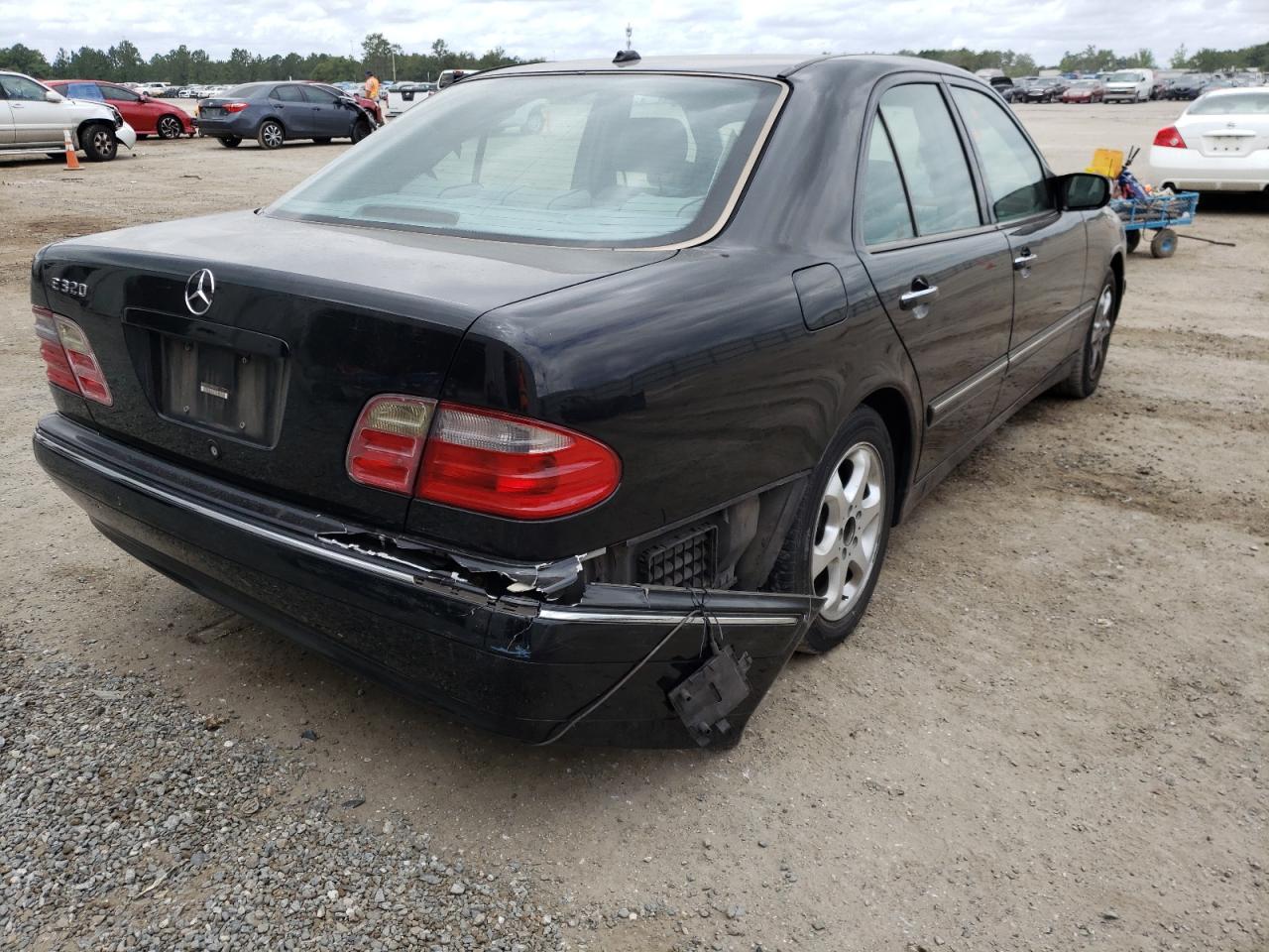 Photo 4 from auction – 2002 MERCEDES-BENZ E 320 with VIN WDBJF65J62B425820