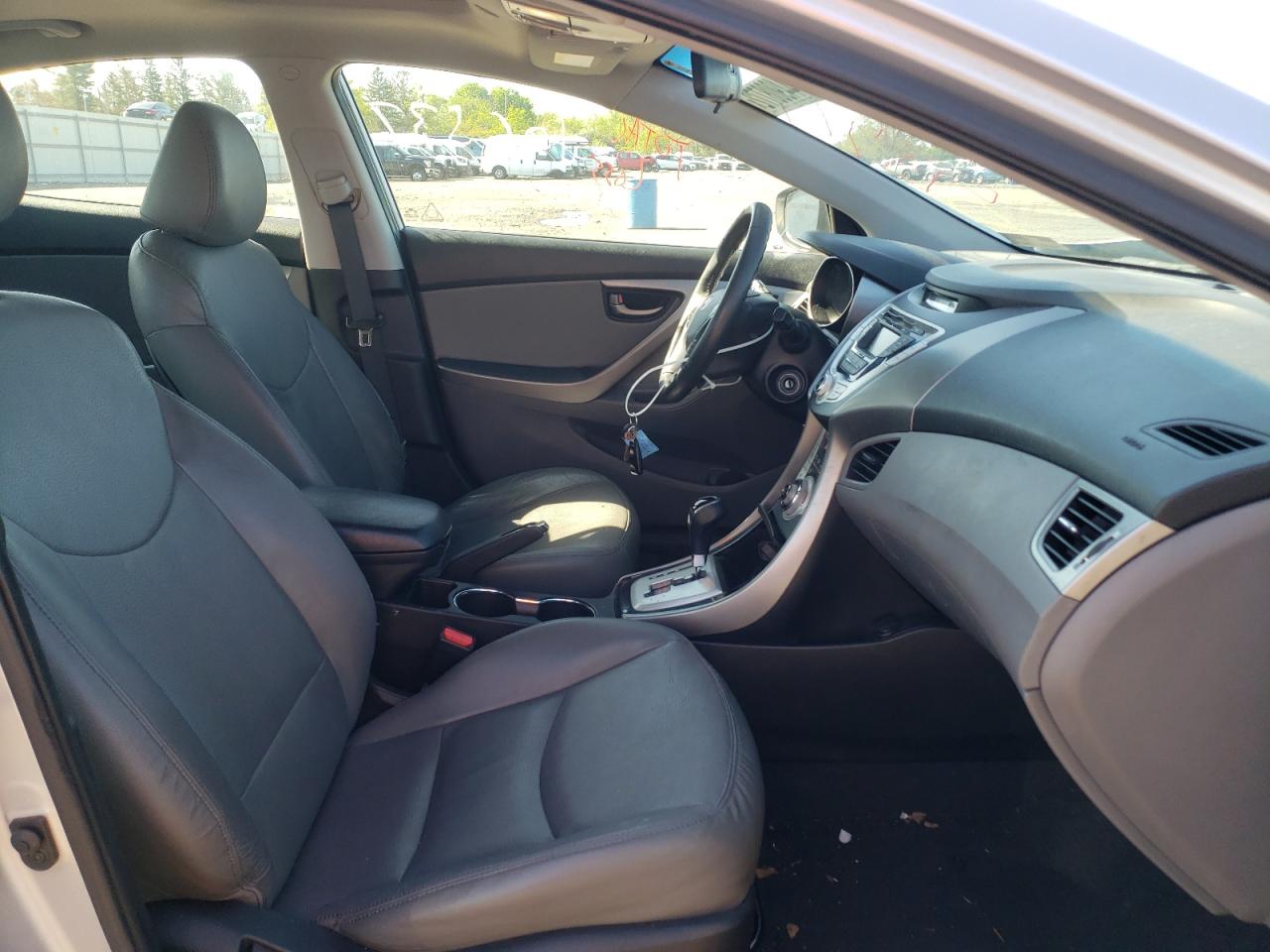 Photo 5 from auction – 2012 HYUNDAI ELANTRA GL with VIN 5NPDH4AE1CH128900