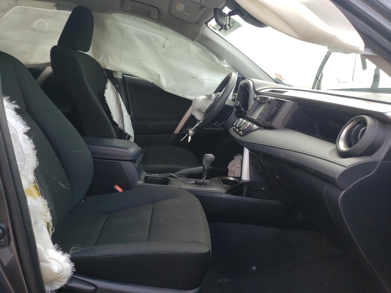 Photo 5 from auction – 2018 TOYOTA RAV 4 with VIN JTMZFREV8JJ741913