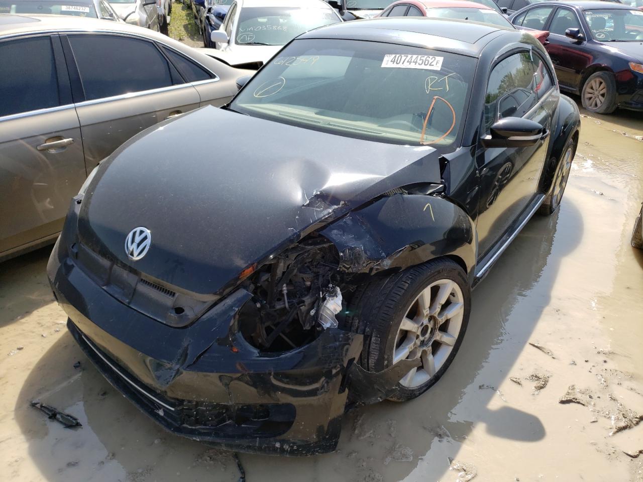 Photo 2 from auction – 2013 VOLKSWAGEN BEETLE with VIN 3VWJP7AT5DM612549