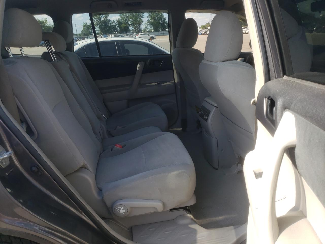 Photo 6 from auction – 2010 TOYOTA HIGHLANDER with VIN 5TDZA3EH8AS004378