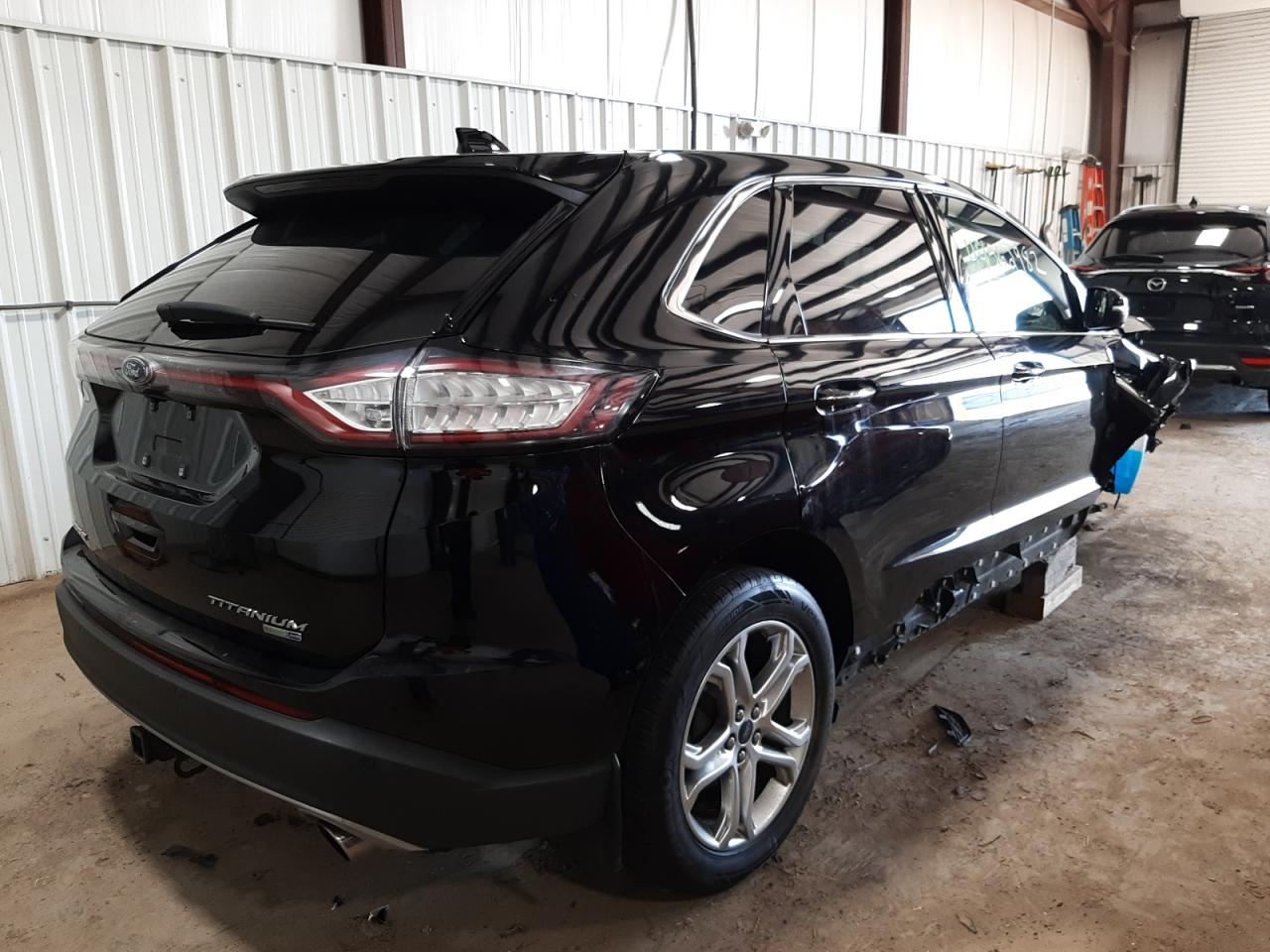 Photo 4 from auction – 2018 FORD EDGE TITAN with VIN 2FMPK4K96JBC54416