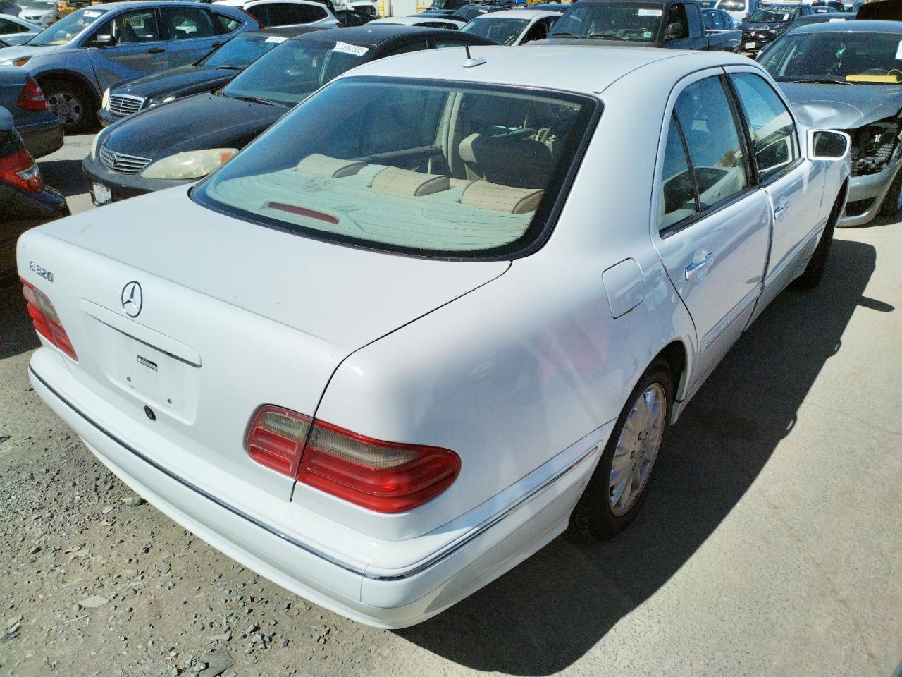 Photo 4 from auction – 2001 MERCEDES-BENZ E 320 with VIN WDBJF65J81B247326