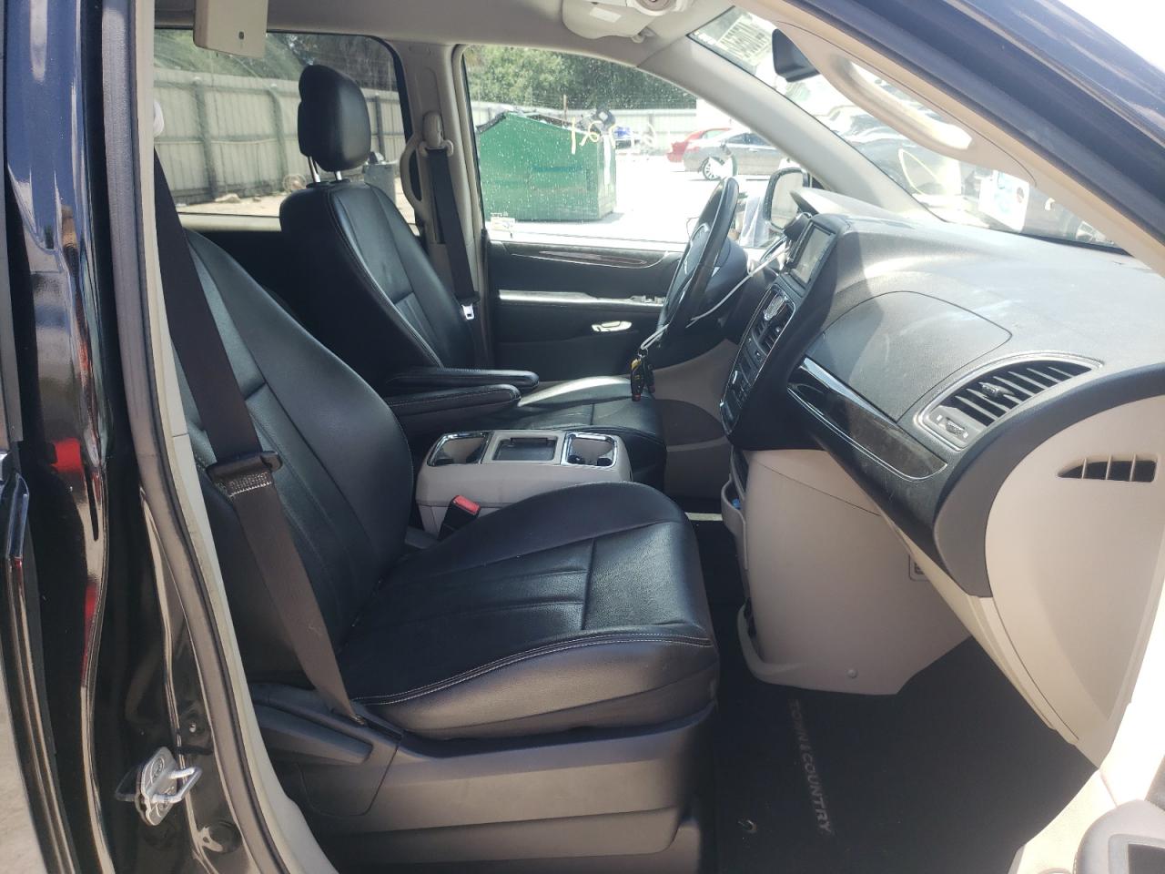 Photo 5 from auction – 2012 CHRYSLER TOWN & COU with VIN 2C4RC1BG0CR369322