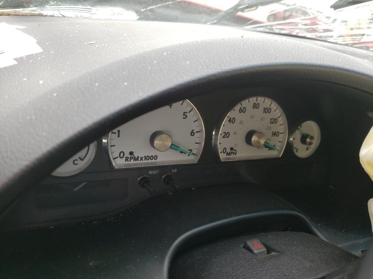 Photo 8 from auction – 2003 FORD THUNDERBIR with VIN 1FAHP60A63Y106118