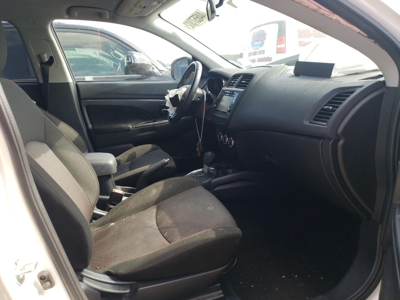 Photo 5 from auction – 2017 MITSUBISHI OUTLANDER with VIN JA4AP3AW5HZ031864