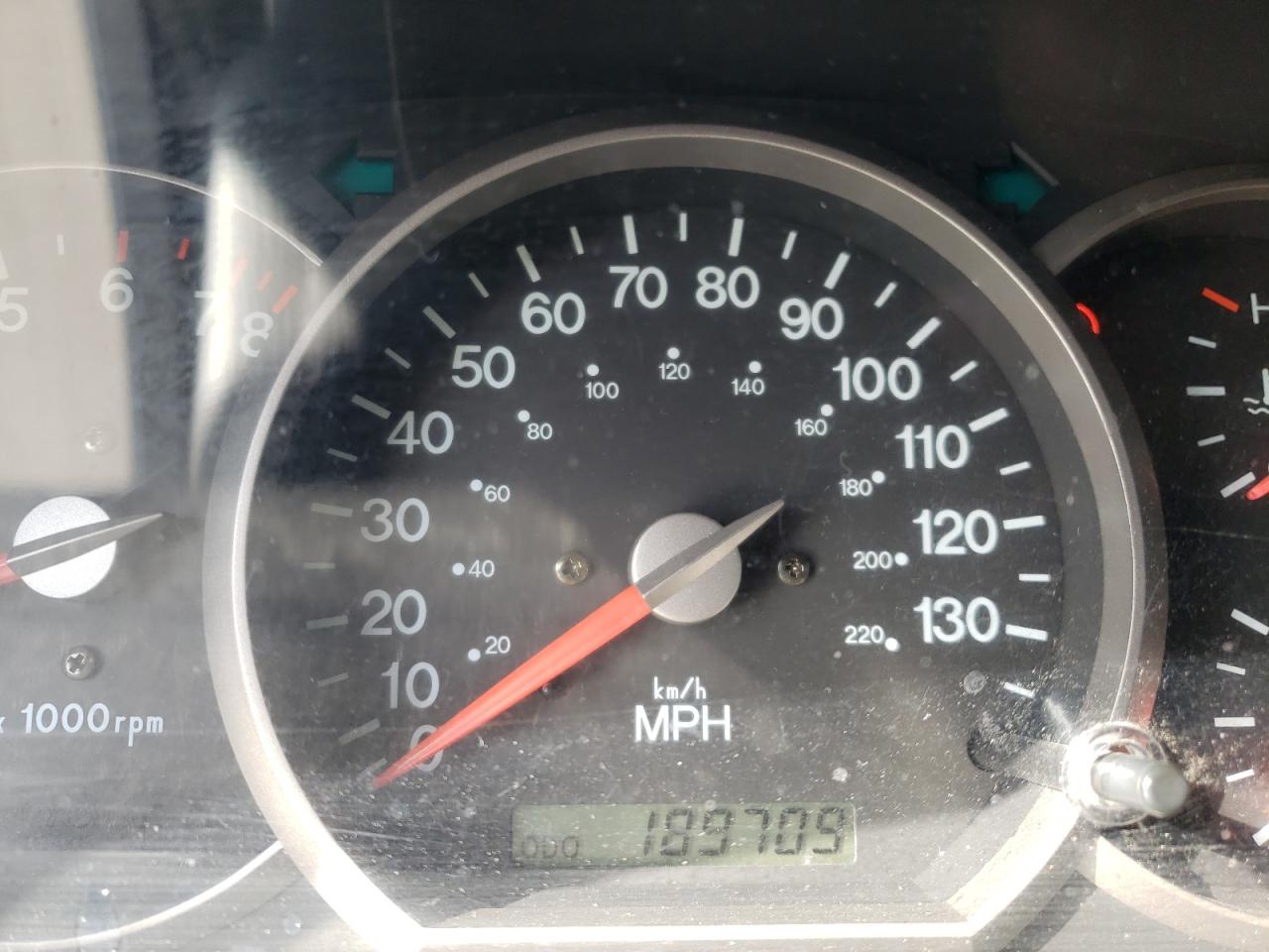 Photo 8 from auction – 2002 KIA SEDONA EX with VIN KNDUP131X26285555