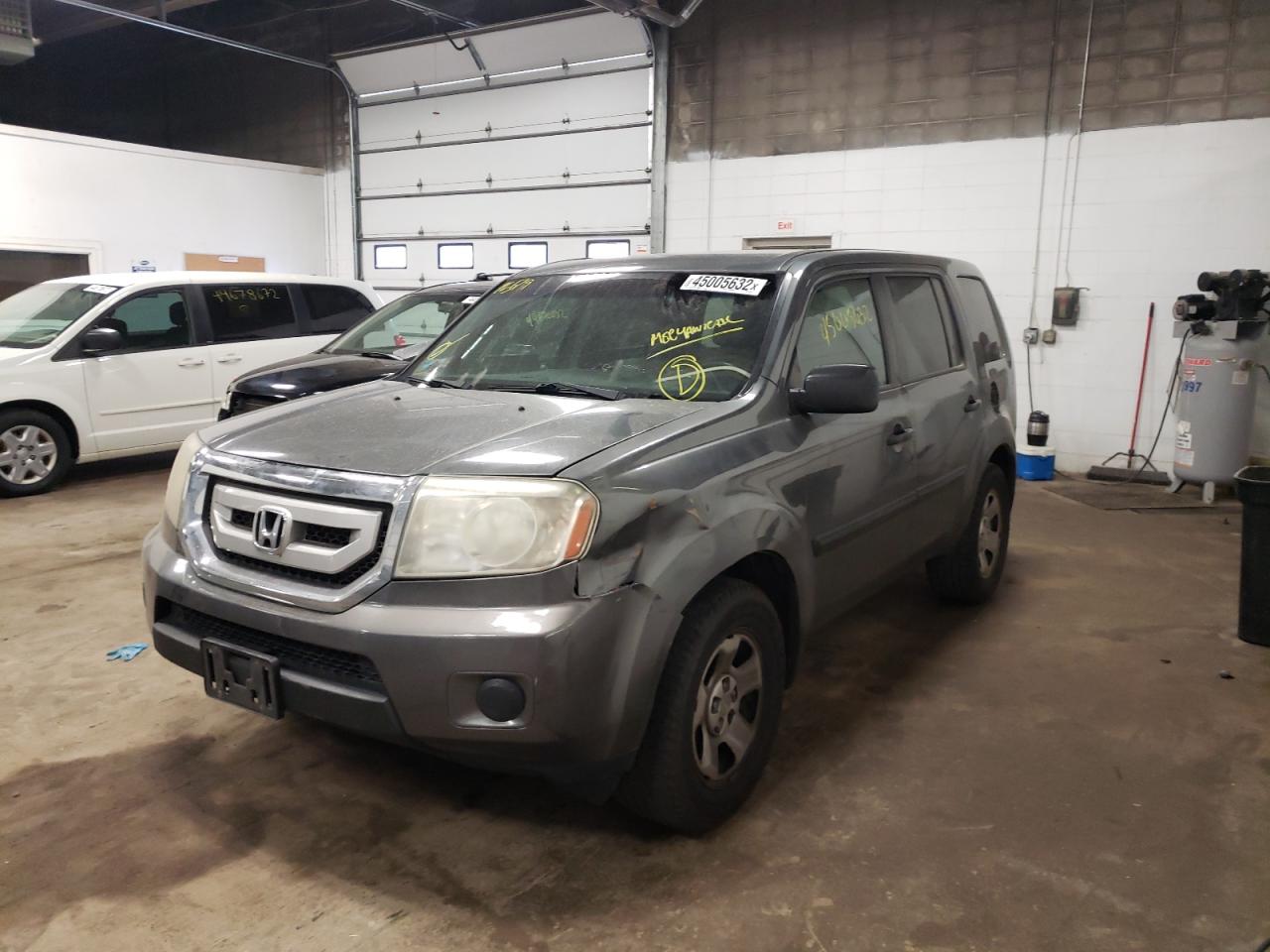 Photo 2 from auction – 2011 HONDA PILOT LX with VIN 5FNYF4H22BB045038