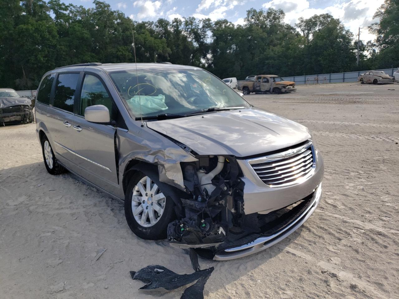 Photo 1 from auction – 2016 CHRYSLER TOWN & COU with VIN 2C4RC1BG3GR254753