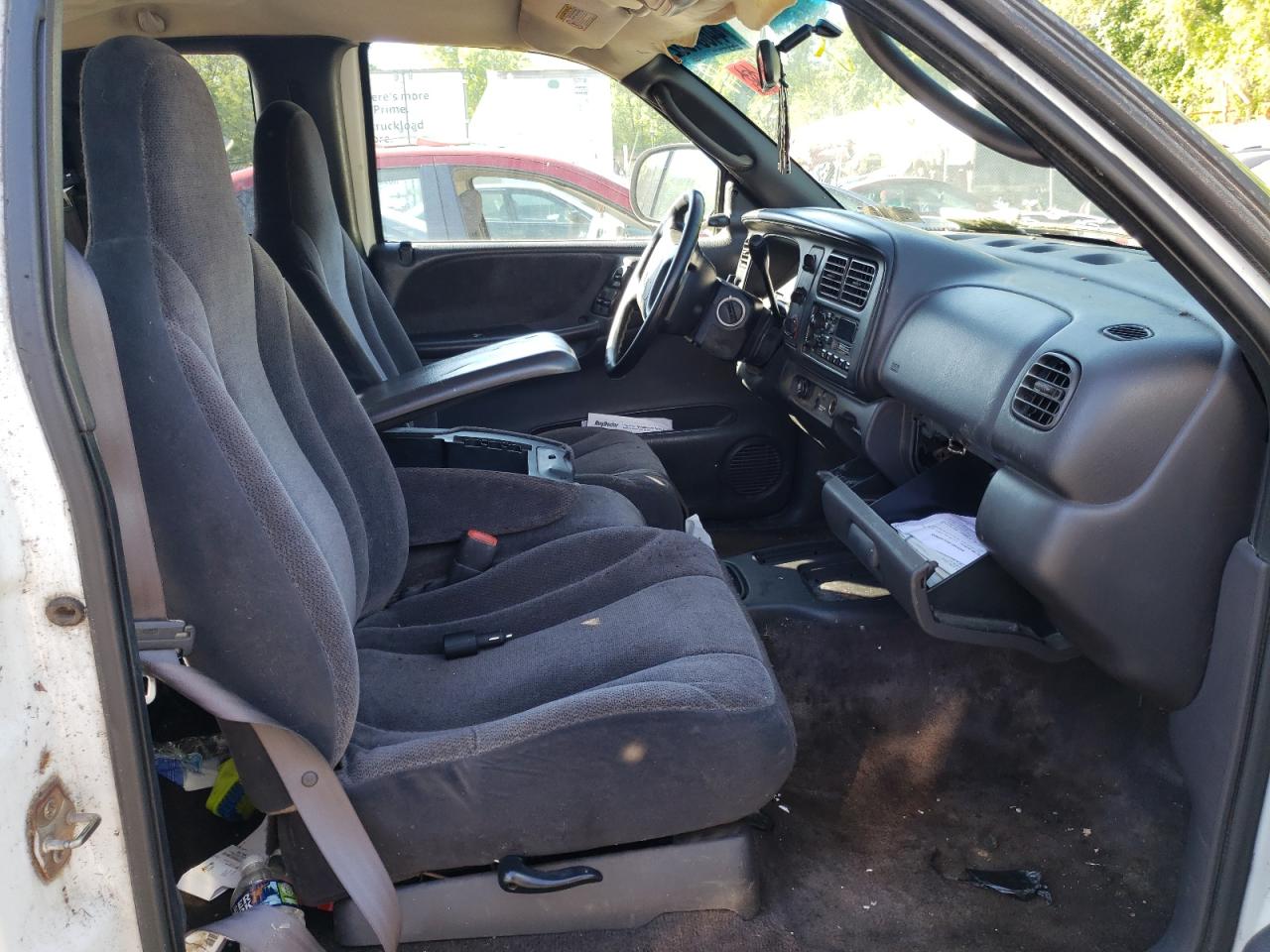 Photo 5 from auction – 2000 DODGE DAKOTA with VIN 1B7GL22XXYS764191