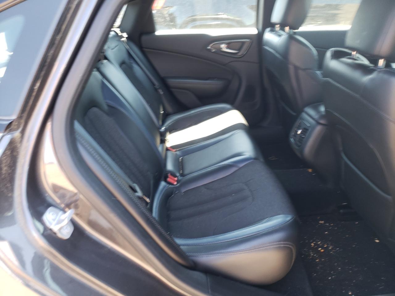 Photo 6 from auction – 2015 CHRYSLER 200 S with VIN 1C3CCCBB3FN559689