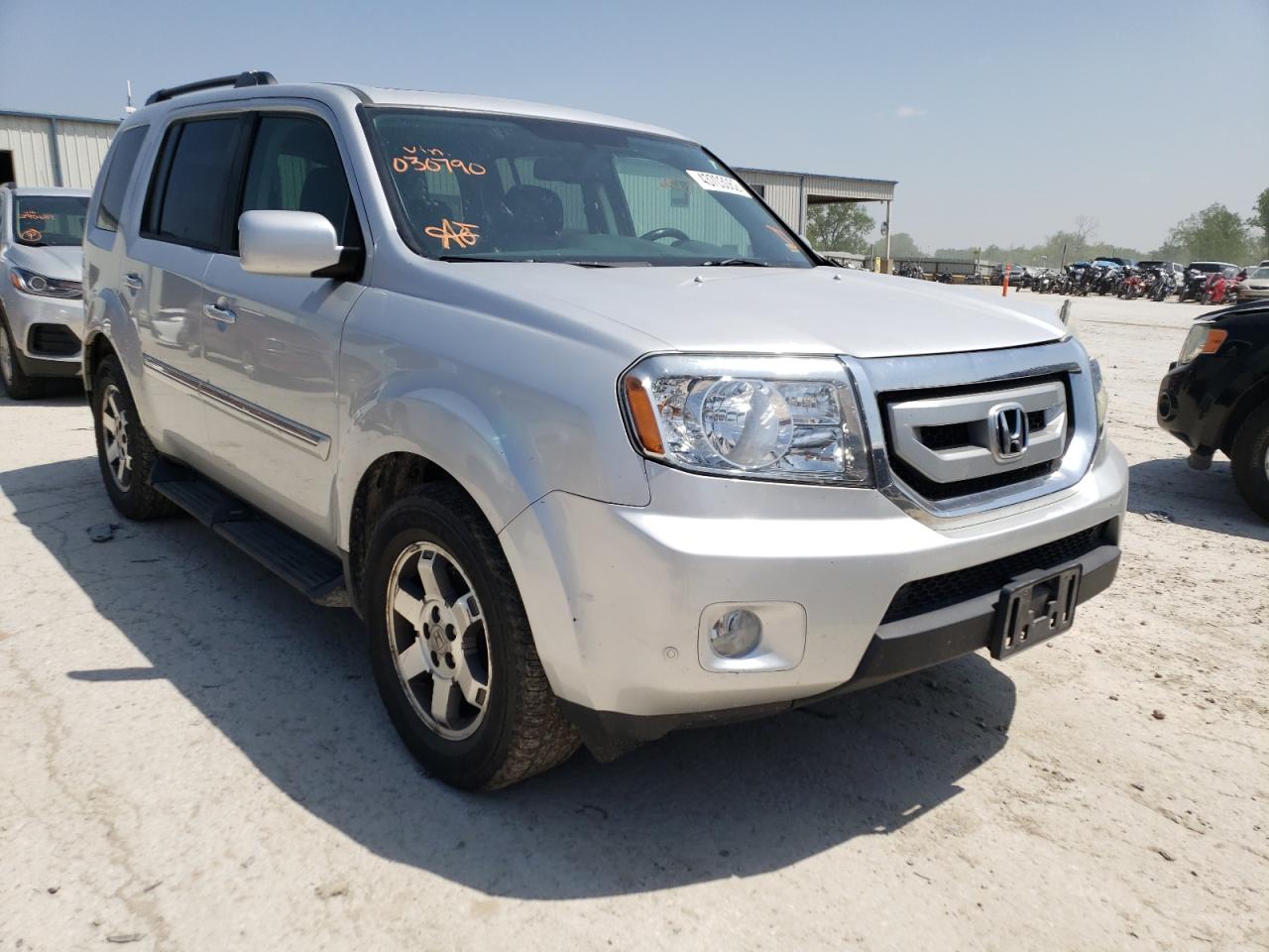 HONDA PILOT TOUR 2009 with VIN 5FNYF48929B030790 - Photo from auction