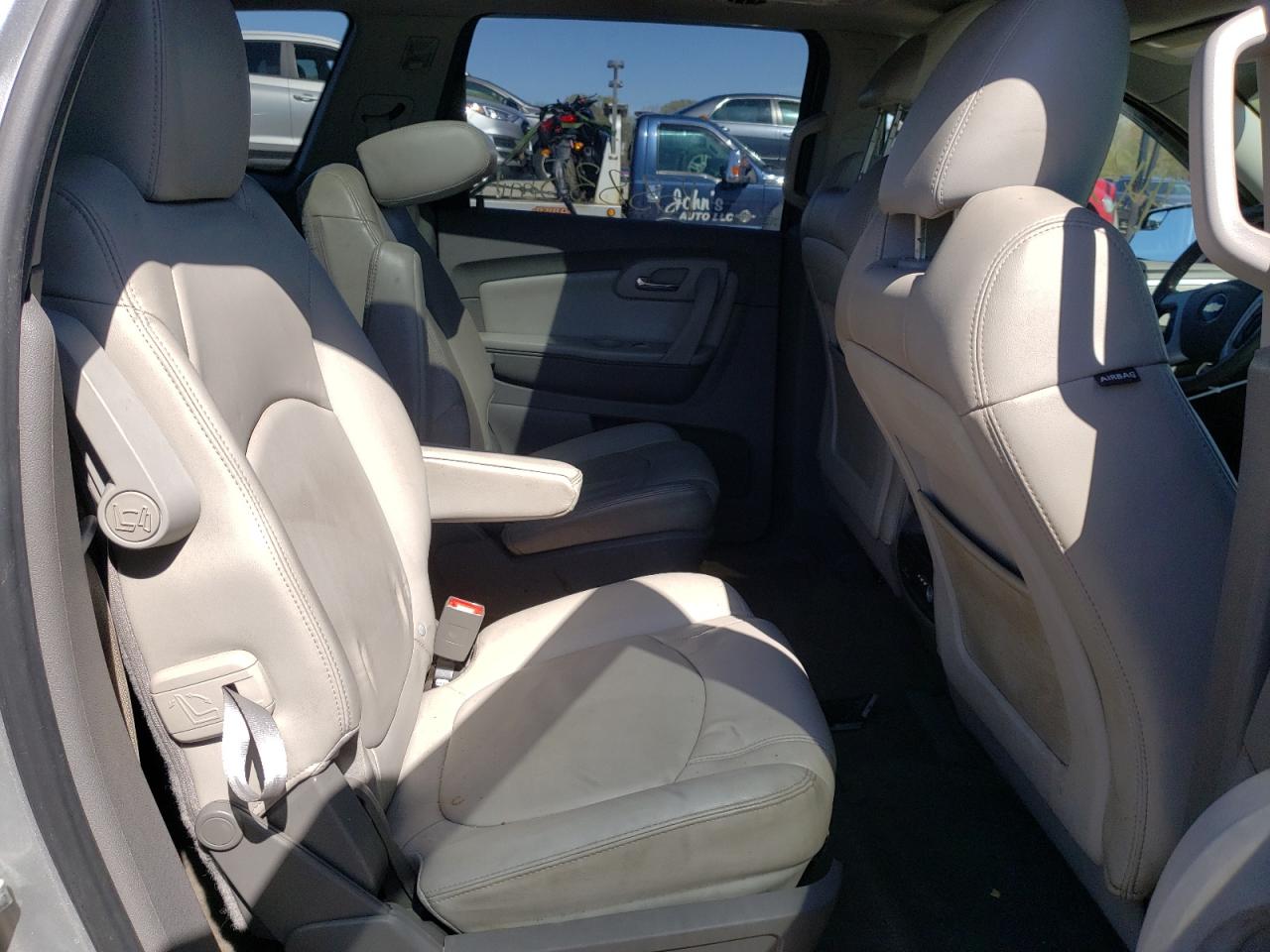 Photo 6 from auction – 2011 CHEVROLET TRAVERSE L with VIN 1GNKVJED6BJ272004
