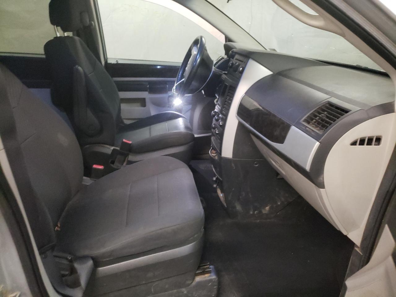 Photo 5 from auction – 2010 DODGE GRAND CARA with VIN 2D4RN5D11AR317787