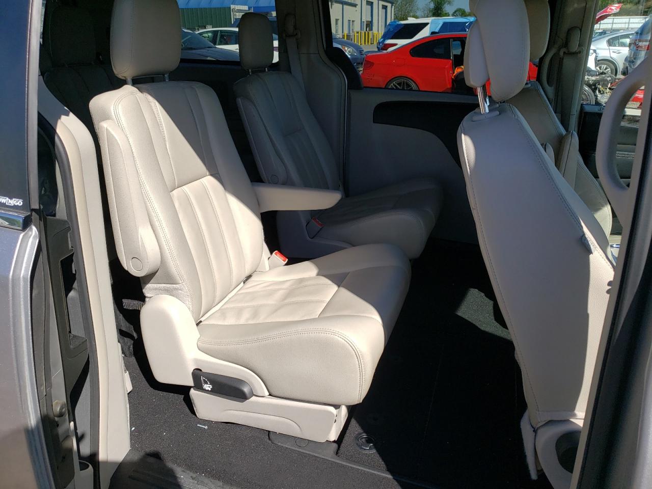 Photo 6 from auction – 2013 CHRYSLER TOWN & COU with VIN 2C4RC1BG6DR659596