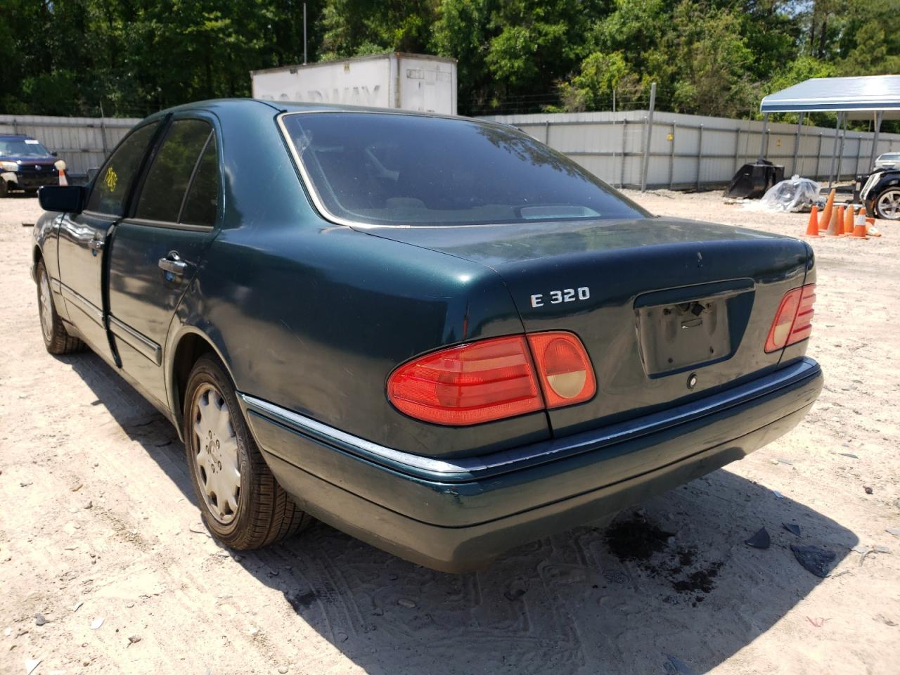 Photo 3 from auction – 1999 MERCEDES-BENZ E 320 with VIN WDBJF65HXXA771542