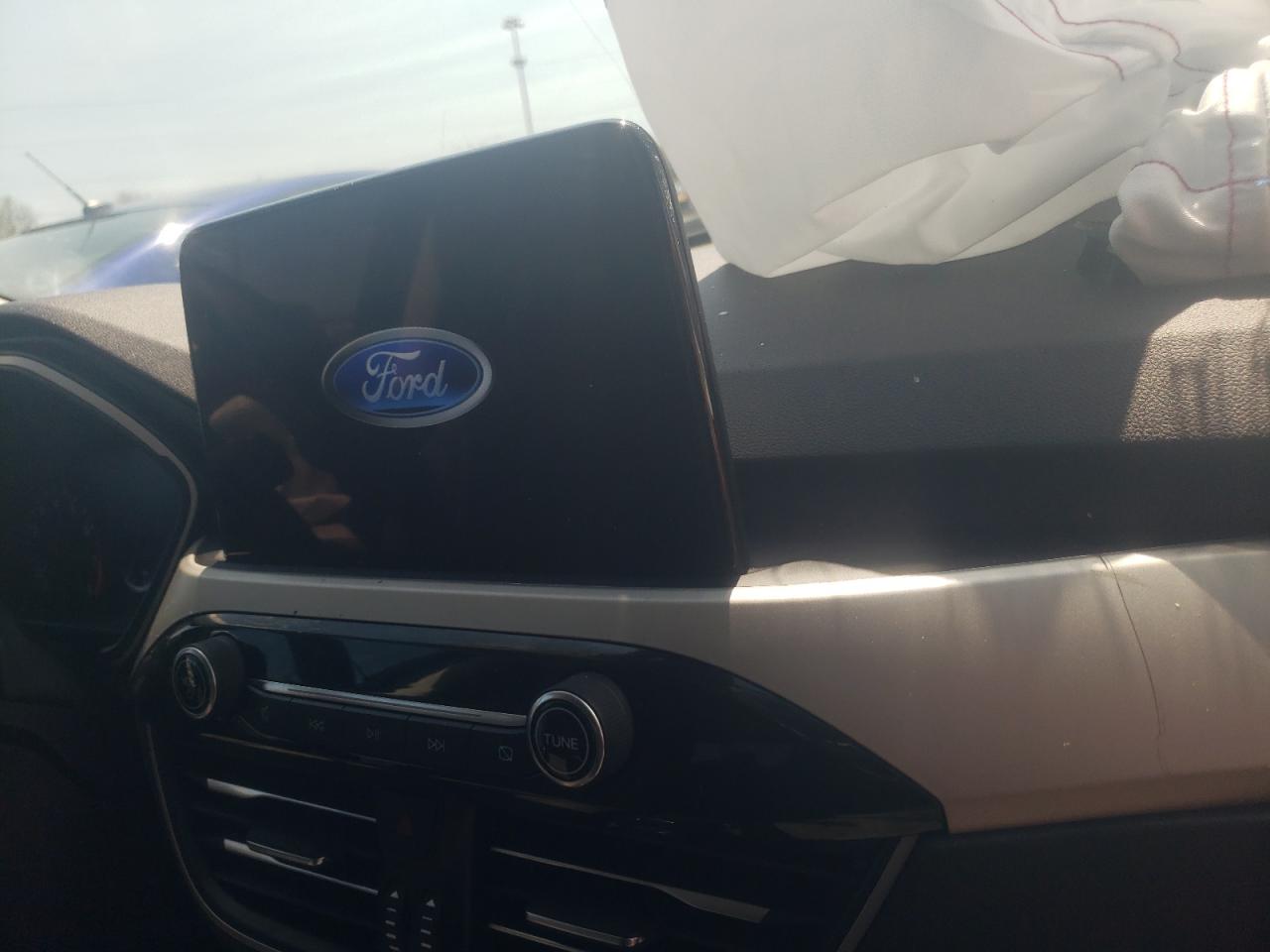 Photo 9 from auction – 2021 FORD ESCAPE SE with VIN 1FMCU9G60MUB22853