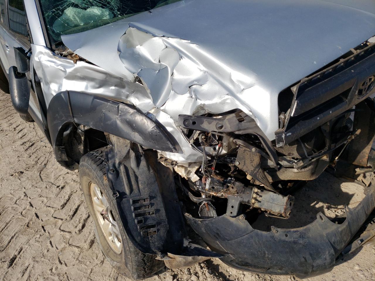 Photo 9 from auction – 2003 TOYOTA 4RUNNER SR with VIN JTEZU14R230003105