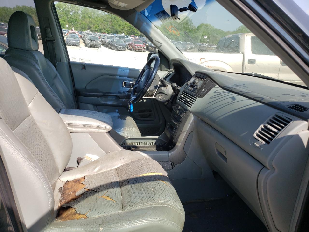 Photo 5 from auction – 2005 HONDA PILOT EXL with VIN 5FNYF18505B041986