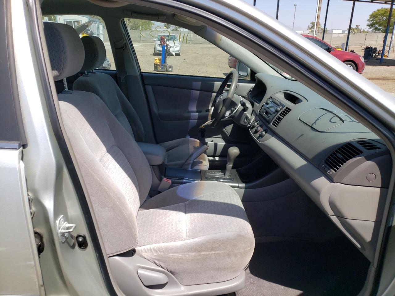 Photo 5 from auction – 2003 TOYOTA CAMRY LE with VIN JTDBE32K930228061