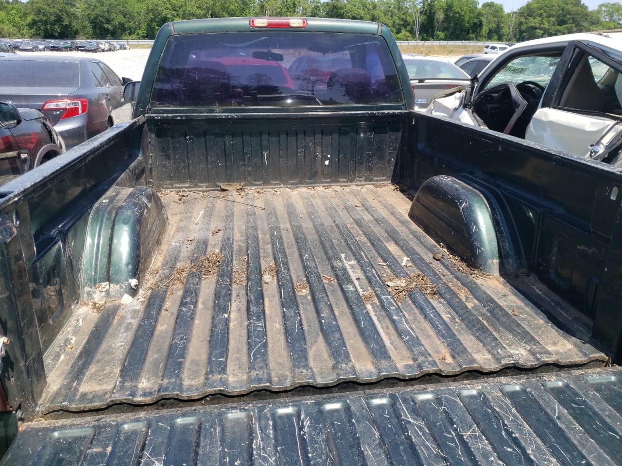 Photo 6 from auction – 2002 CHEVROLET SILVERADO with VIN 1GCEC14V32Z306889