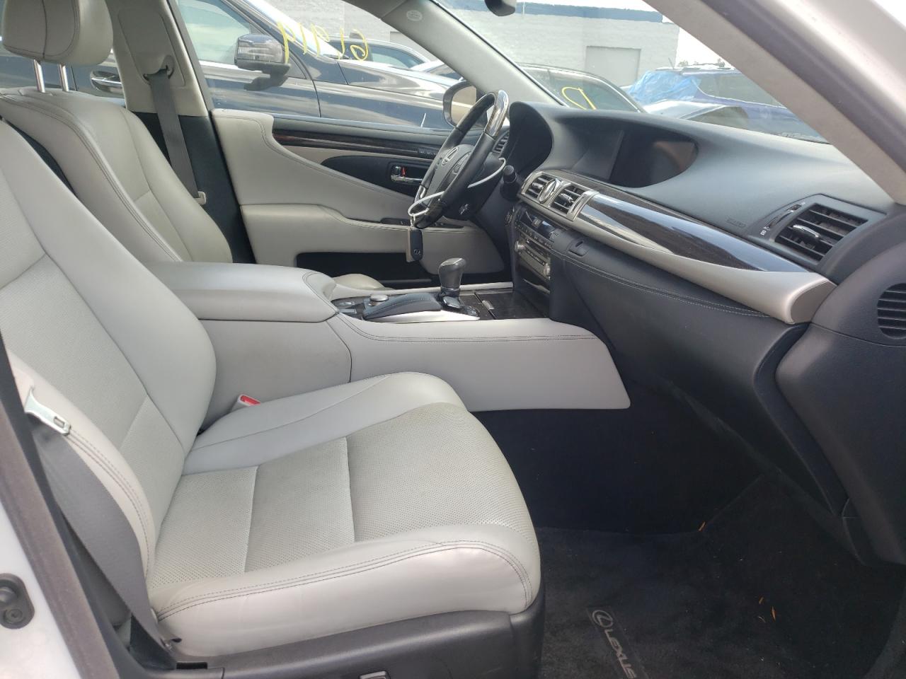 Photo 19 from auction – 2013 LEXUS LS 460 with VIN JTHBL5EF9D5121451