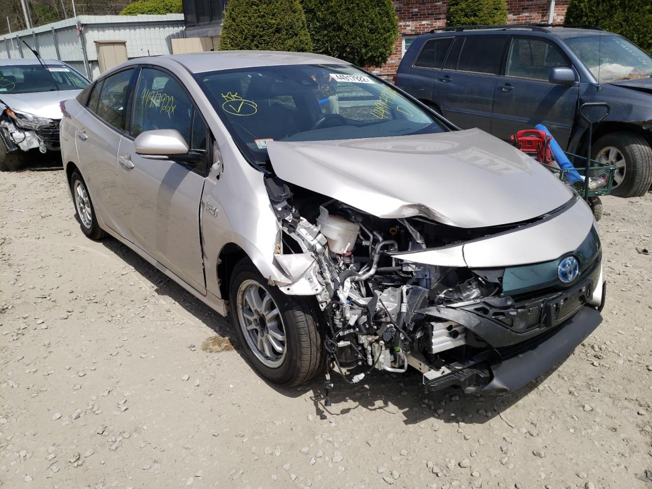 TOYOTA PRIUS PRIM 2018 with VIN JTDKARFP2J3083798 - Photo from auction