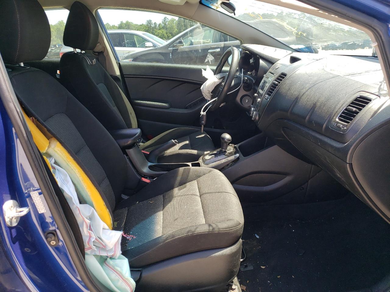 Photo 5 from auction – 2017 KIA FORTE LX with VIN 3KPFK4A79HE011248
