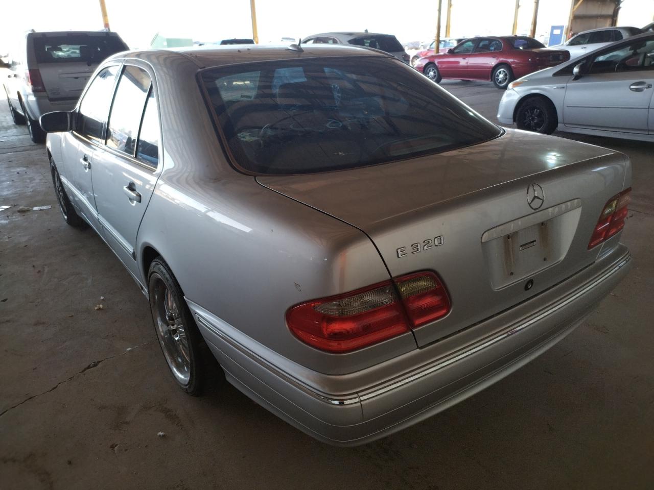 Photo 3 from auction – 2001 MERCEDES-BENZ E 320 with VIN WDBJF65J41B269470